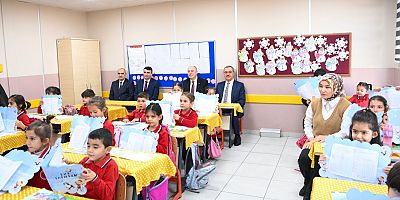 BAŞKAN GÜNGÖR, MİNİKLERİN KARNE HEYECANINA ORTAK OLDU