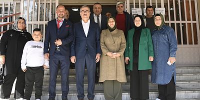 BAŞKAN GÜNGÖR, SANDIK BAŞINA GİDEREK OYUNU KULLANDI