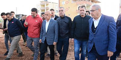 BAŞKAN GÜNGÖR, ŞİDDETLİ FIRTINANIN VURDUĞU PAZARCIK’I ZİYARET ETTİ