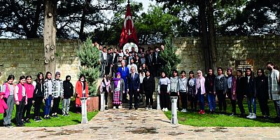 BAŞKAN GÜNGÖR TARİHİ MARAŞ KALESİ’NDE GENÇLERLE BULUŞTU