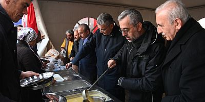BAŞKAN GÜNGÖR, TBMM BAŞKANI ŞENTOP İLE GEÇİCİ BARINMA MERKEZLERİNİ ZİYARET ETTİ