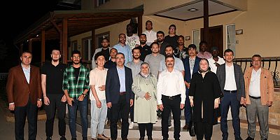 BAŞKAN GÜNGÖR ULUSLARARASI ÖĞRENCİLERLE İFTAR YAPTI