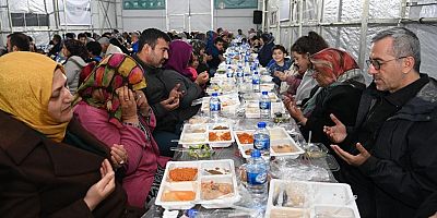 BAŞKAN HAYRETTİN GÜNGÖR, İFTARDA GÖNÜL SOFRALARINA MİSAFİR OLDU