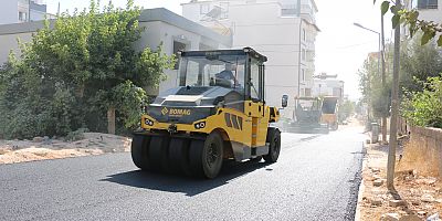 BAŞKAN İKİZER’İN ÖNCÜLÜĞÜNDE PAZARCIK’TA SICAK ASFALT ÇALIŞMALARI DEVAM EDİYOR