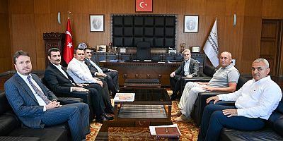 BAŞKAN KARACA’DAN BÜYÜKŞEHİR BELEDİYE BAŞKANI GÖRGEL’E ZİYARET