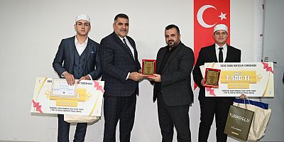 BAŞKAN KARACA, DERECEYE GİREN ÖĞRENCİLERE ÖDÜLLERİNİ VERDİ