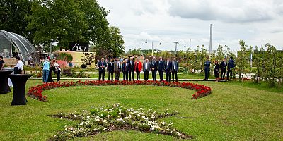 BAŞKAN MAHÇİÇEK AY YILDIZLI BAHÇEMİZ VE DEĞERLERİMİZLE HOLLANDA’YA DAMGA VURDUK