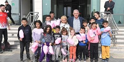 BAŞKAN MAHÇİÇEK, “ÇOCUKLARA HEDİYE DAĞITTI”