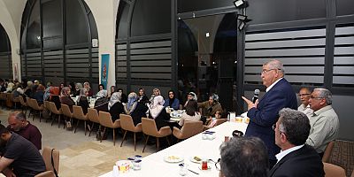 BAŞKAN MAHÇİÇEK, DEPREM SÜRECİNDE FARKLI ŞEHİRLERDEN GELEN DİN GÖREVLİLERİYLE BULUŞTU