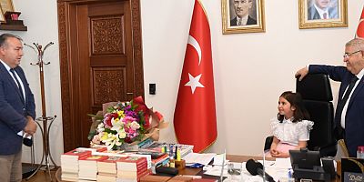 BAŞKAN MAHÇİÇEK KOLTUĞUNU MİNİK ELİF’E DEVRETTİ
