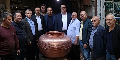 BAŞKAN MEHMET AKPINAR’DAN TARİHİ BAKIRCILAR ÇARŞISI’NA ZİYARET: “ESNAFIMIZIN YANINDA OLMAYA DEVAM EDECEĞİZ”