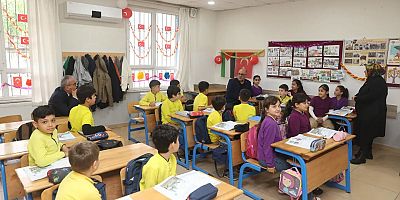 BAŞKAN MEHMET AKPINAR OKUL ZİYARETİNDE: ÖĞRENCİLERLE BULUŞT