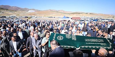 BAŞKAN MEHMET KARACA, ANNESİ SARİYE (SULTAN)  KARACA’YI SON YOLCULUĞUNA UĞURLADI