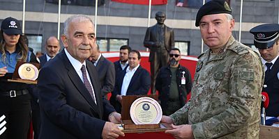 BAŞKAN MUSTAFA NARLI’YA ANLAMLI PLAKET: EMNİYET TEŞKİLATINA GÜÇLÜ DESTEK