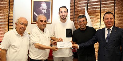 BAŞKAN NARLI’DAN GOL KRALI AYKUT ÇİFT’E ÖZEL ÖDÜL!