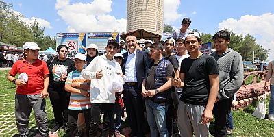BAŞKAN OKAY’DAN YKS’YE GİRECEK ÖĞRENCİLERE MESAJ