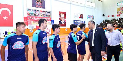 BAŞKAN TOPTAŞ, CUMHURİYET SPOR ŞÖLENİ FUTSAL FİNALİNİ İZLEDİ