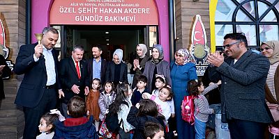 BAŞKAN TOPTAŞ İLK DERS ZİLİNİ ÇALDI, MİNİKLERİN HEYECANINA ORTAK OLDU