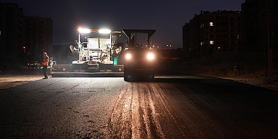 BATI MAHALLELERİNİN ULAŞIMINA GÜÇ KATACAK 30 METRELİK BULVARDA SICAK ASFALTA BAŞLANDI