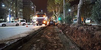 Kahramanmaraş Büyükşehir Belediyesi tarafından Binevler bölgesinde başlatılan Cadde Yenileme çalışmaları tüm hızıyla devam ediyor.