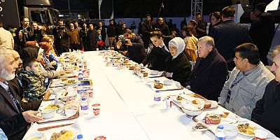 BİZLER ZORLUKLARIN ÜSTESİNDEN BİRLİK VE BERABERLİK İÇİNDE GELEN BİR ÜMMETİZ, BİR MİLLETİZ