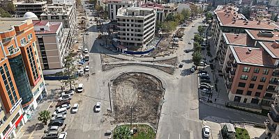 BÖLGEDEKİ TRAFİK IŞIKLARI KALDIRILIYOR:  BÜYÜKŞEHİR’DEN MÜFTÜLÜK MEYDANI’NDA ULAŞIMI RAHATLATACAK DÜZENLEME