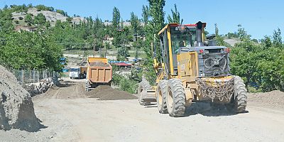 Kahramanmaraş Büyükşehir Belediyesi Grup Yollarında başlattığı yenileme çalışmalarına devam ediyor.