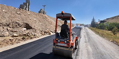 BÜYÜKŞEHİR, AFŞİN KIRSALINDA ULAŞIM AĞINI GÜÇLENDİRMEYE DEVAM EDİYOR