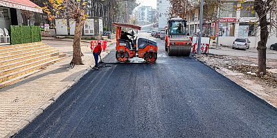BÜYÜKŞEHİR, ALTYAPISI TAMAMLANAN PAZARCIK ATATÜRK CADDESİ’Nİ ASFALTLIYOR