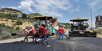 BÜYÜKŞEHİR, ASFALT MESAİSİNİ YENİ HAFTADA 4 İLÇE 16 FARKLI NOKTADA SÜRDÜRECEK