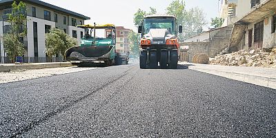 BÜYÜKŞEHİR, AZERBAYCAN MAHALLESİ’NDE YOLLARI ASFALTLA KAPLIYOR