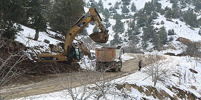 BÜYÜKŞEHİR BERTİZ’DE ULAŞIMDA AKSAMALARIN YAŞANDIĞI ARTER GENİŞLETİLEREK ASFALTLANACAK