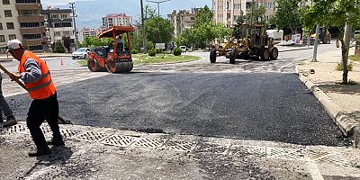 BÜYÜKŞEHİR DEFORMA OLAN YOLLARI YENİLİYOR