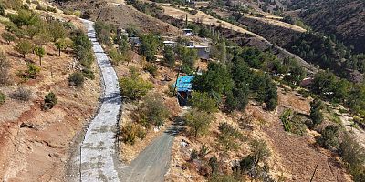 BÜYÜKŞEHİR’DEN EKİNÖZÜ DEMİRLİK’TE YOL YENİLEME ÇALIŞMASI