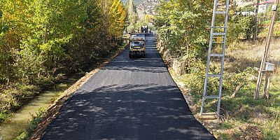 BÜYÜKŞEHİR’DEN GÖKSUN KIRSALINDA ULAŞIMI İYİLEŞTİREN ASFALT HAMLESİ