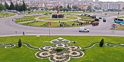 BÜYÜKŞEHİR’DEN KAVŞAK VE REFÜJLERDE PEYZAJ ÇALIŞMASI