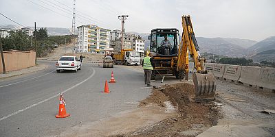 BÜYÜKŞEHİR DEPREMDE HASAR GÖREN YOLLARI ONARIYOR