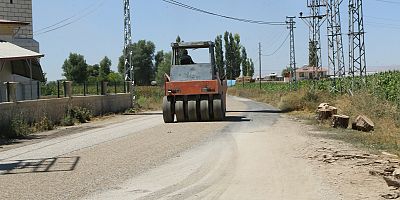 BÜYÜKŞEHİR ELBİSTAN’DA 40 KİLOMETRELİK YOLU YENİLİYOR