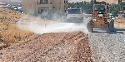 BÜYÜKŞEHİR ELBİSTAN’DA YALINTAŞ - AKSAKAL GRUP YOLUNUN ULAŞIMINI İYİLEŞTİRİYOR