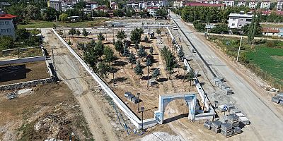 BÜYÜKŞEHİR GÖKSUN’DA 2 YENİ SOSYAL ALAN İNŞA EDİYOR
