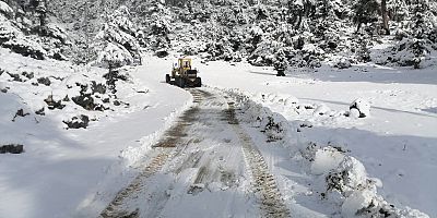 BÜYÜKŞEHİR İLÇELERDE KARLA MÜCADELE ÇALIŞMALARI