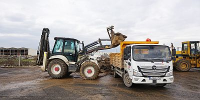 BÜYÜKŞEHİR'İN GÖRÜNTÜ KİRLİLİĞİ İLE MÜCADELESİ SÜRÜYOR