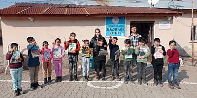 BÜYÜKŞEHİR’İN MOBİL ÇOCUK KÜTÜPHANESİ, MİNİKLERİN YÜZÜNÜ GÜLDÜRDÜ