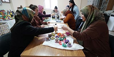 BÜYÜKŞEHİR’İN TÜRKOĞLU’NDAKİ KURS MERKEZİ YOĞUN İLGİ GÖRÜYOR