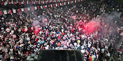 BÜYÜKŞEHİR, İSTİKLALSPOR’UN ŞAMPİYONLUK YOLCULUĞUNU DEV EKRANDA SPORSEVERLERLE BULUŞTURDU