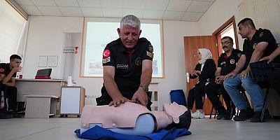 BÜYÜKŞEHİR, İTFAİYE PERSONELİNİN İLK YARDIM MÜDAHALE KABİLİYETİNİ GÜÇLENDİRİYOR