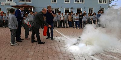BÜYÜKŞEHİR İTFAİYESİ ÖĞRENCİLERİ AFETLERE KARŞI BİLİNÇLENDİRİLİYOR