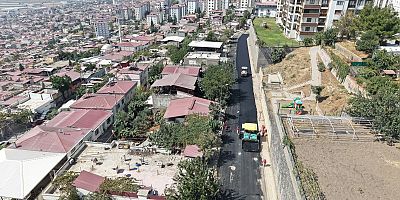 BÜYÜKŞEHİR, KÂTİP ÇELEBİ CADDESİ’NDE ASFALT MESAİSİNİ SÜRDÜRÜYOR