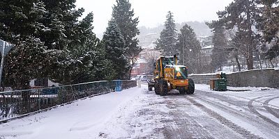 BÜYÜKŞEHİR ŞEHİR GENELİNDE KARLA MÜCADELESİNİ SÜRDÜRÜYOR