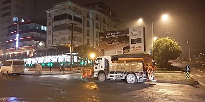 BÜYÜKŞEHİR ŞEHİR MERKEZİNDE KAR NÖBETİNDE